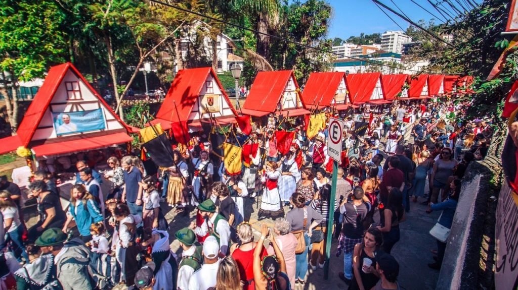 Fotos da Bauernfest em Petrópolis — gastronomia e cultura alemã